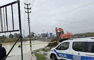 Berdan Irmağı’nda alarm, su seviyesi köprüye...