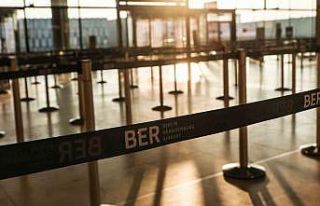 Berlin Brandenburg Havalimanı’nda grev nedeniyle...