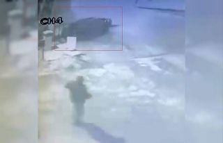 Beton bariyere çarpan otomobil kazası güvenlik...