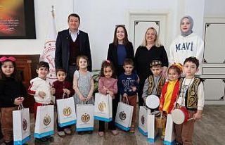 Bilecik’te minik öğrenciler davul ve manilerle...