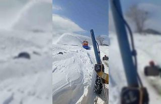 Bingöl’de yol açma çalışmaları devam ediyor