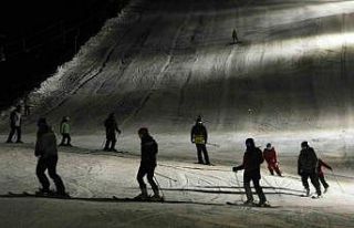 Bitlis’te iftar sonrası kayak keyfi