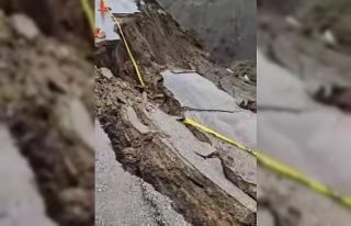 Bitlis’te yağmur sonrası köy yolunda çökme...