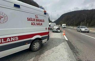 Bolu Dağı Tüneli’nde otomobille kamyonet çarpıştı:...