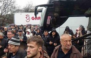 Bolu’da 37 kişilik umre kafilesi dualarla uğurlandı