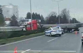 Bolu’da D-100 kara yolunda tır makasladı