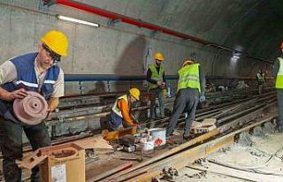 Bornova’da metro hattında raylar yenileniyor