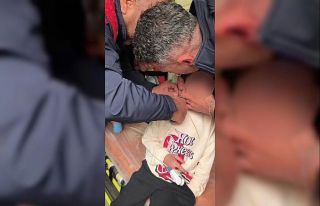 Boynuna plastik kelepçe geçiren çocuk kurtarıldı