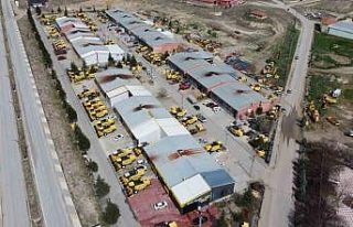 Bozkırın sarı devleri hasat için bakıma alındı