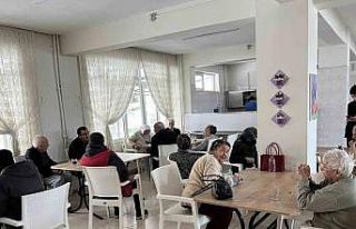 Burhaniye’ de Halk İnisiyatifinden huzurevi ziyareti