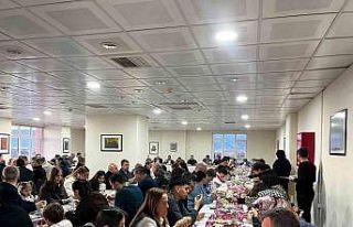 Burhaniye’de akademik ve idari personel iftarda...