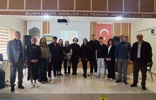Burhaniye’de Geleceğe Çare etkinliklerinde münazara...