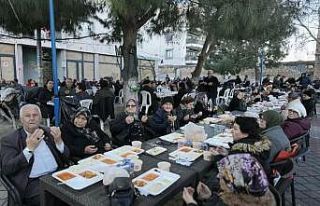 Burhaniye’de iki mahallenin iftarı yüzlerce vatandaşı...