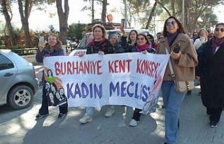 Burhaniye’de sazlı sözlü Kadınlar Günü kutlaması