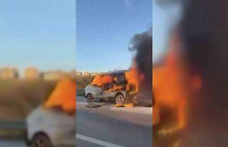 Bursa’da hafif ticari araç alev aldı