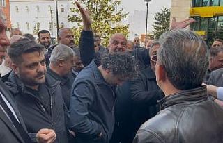 Bursa’da halk otobüsü esnafı belediye önünde...