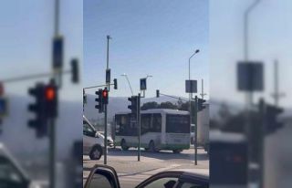 Bursa’da özel halk otobüsü ters şeride girdi