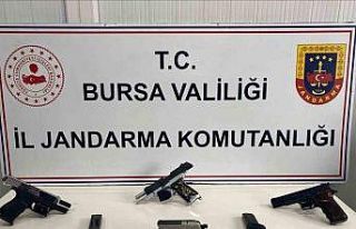 Bursa’da ruhsatsız silahlar ele geçirildi