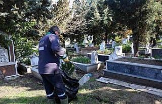 Bursa’da şehitlik ve mezarlıklar bayrama hazır