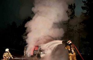 Bursa’da seyir halindeki otomobil alev alev yandı