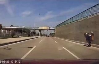 Bursa’da tehlikeli motosiklet şovu kameraya yansıdı