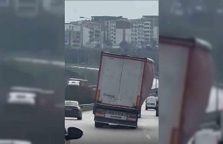 Bursa’da tır yan şekilde ilerledi