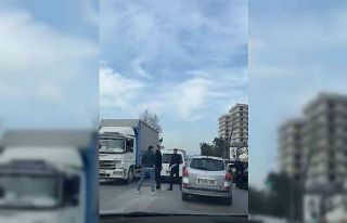 Bursa’da trafikte kavga : Sürücüler birbirine...