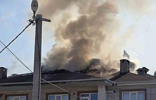 Bursa’nın İnegöl ilçesinde apartmanın çatısı...