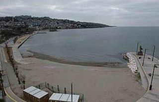 Büyükçekmece’de deniz çekildi