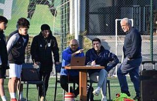 Büyükşehir Belediyespor altyapı futbolcularına...