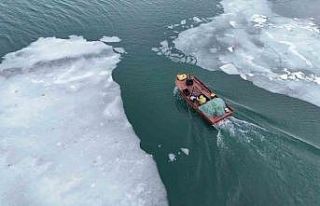 Buzların çözülmeye başladığı Nazik Gölü’nde...