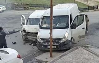 Cadde ile sokağın kesişiminde çarpıştılar:...