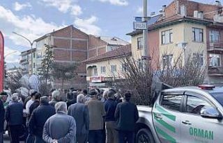 Cami önünde dağıtılan 2 bin fidan dakikalar içerisinde...