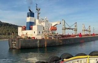 Çanakkale Boğazı’nda makina arızası yapan gemi...