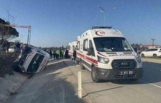 Çanakkale’de yolcu minibüsü devrildi: 8 yaralı