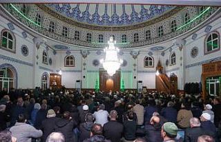 Canik’te binler Kadir Gecesi’nde ellerini semaya...