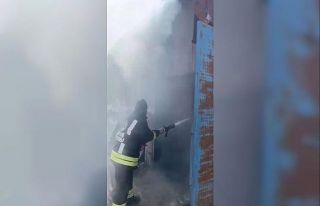 Çardak yangınında 65 buzağı telef oldu