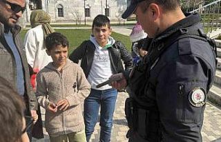 Çekilen İznik Gölü kıyısında oynayan çocuklar...