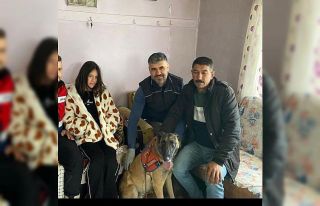 Cep telefonu elinden alınınca evden kaçan 13 yaşındaki...