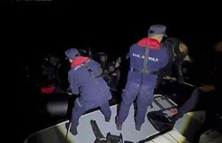 Çeşme açıklarında 34 düzensiz göçmen yakalandı