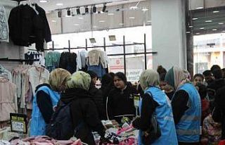 Cizre’de "Yetim Gülerse Cizre Güler"...