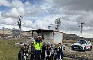 Çocukların bayram harçlıkları jandarmadan