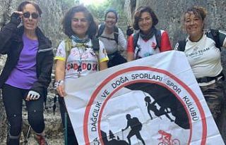 Datça’da kadınlar 8 Mart için doğada yürüdü
