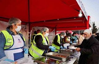 Didim’de vatandaşlar Cumhuriyet Kent Meydanı’nda...