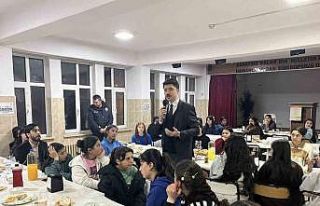 Digor Kaymakamı Ahmed Tayyib Kahraman öğrencilerle...