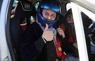 Dimili kadınlardan copilot deneyimi