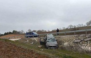 Direksiyon hâkimiyetini kaybeden sürücü tarlaya...