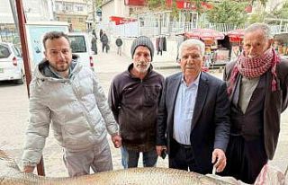 Diyarbakır’da 120 kiloluk turna balığı görenleri...