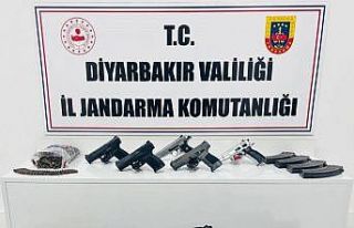 Diyarbakır’da jandarma operasyonlarında çok sayıda...