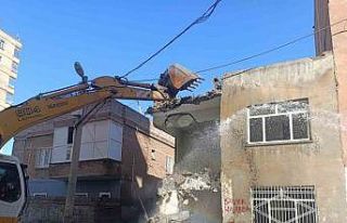 Diyarbakır’da tehlike saçan metruk yapılar yıkılıyor